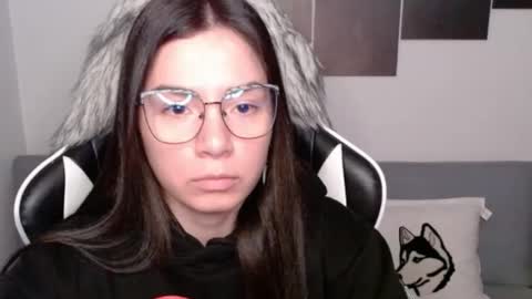 Snapshot of wolfs_daughter chatting on October 4, 2025, 1:58 am Alex online show from October 4, 2025, 1:58 am