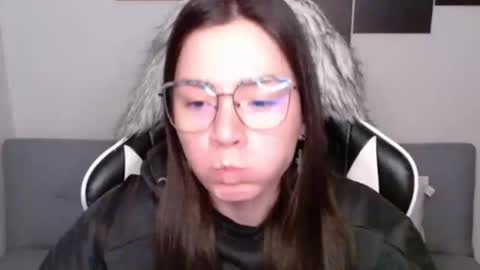 Snapshot of wolfs_daughter chatting on October 6, 2025, 2:09 am Alex online show from October 6, 2025, 2:09 am