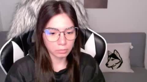 Snapshot of wolfs_daughter chatting on October 7, 2025, 2:31 am Alex online show from October 7, 2025, 2:31 am