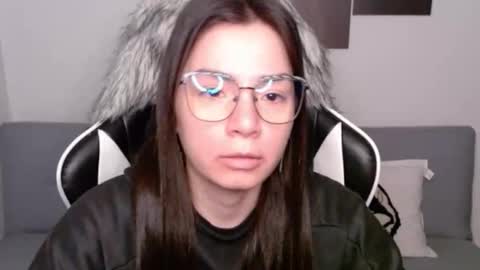 Snapshot of wolfs_daughter chatting on October 8, 2025, 1:47 am Alex online show from October 8, 2025, 1:47 am