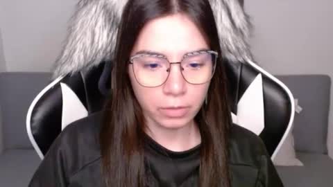 Snapshot of wolfs_daughter chatting on October 9, 2025, 3:15 am Alex online show from October 9, 2025, 3:15 am