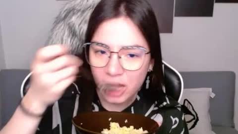 Snapshot of wolfs_daughter chatting on October 11, 2025, 2:44 am Alex online show from October 11, 2025, 2:44 am