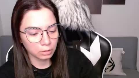 Snapshot of wolfs_daughter chatting on October 13, 2025, 2:22 am Alex online show from October 13, 2025, 2:22 am