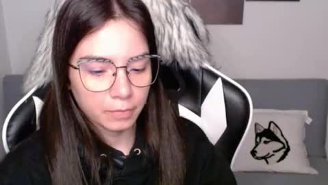 Snapshot of wolfs_daughter chatting on October 29, 2025, 3:09 am Alex online show from October 29, 2025, 3:09 am