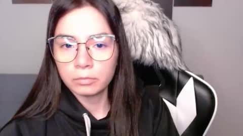 Snapshot of wolfs_daughter chatting on November 11, 2025, 2:22 am Alex online show from November 11, 2025, 2:22 am