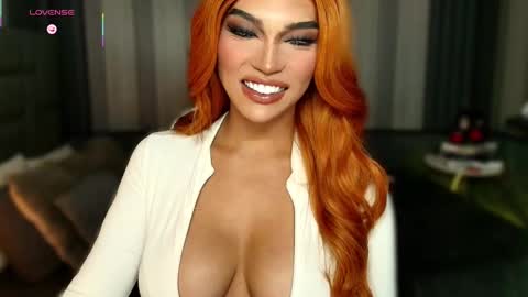 Julia online show from December 5, 2025, 3:04 am