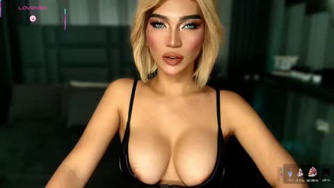 Julia online show from December 19, 2025, 4:19 am