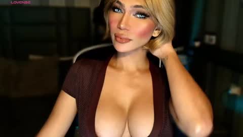 Julia online show from January 19, 2026, 3:43 am