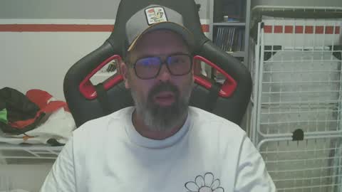 Snapshot of womenizzeer chatting on December 7, 2024, 1:03 am Adam online show from December 7, 2024, 1:03 am