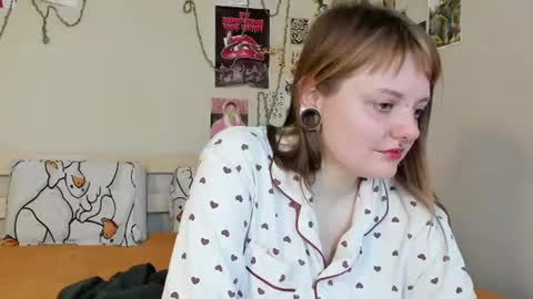 wonderconnie online show from August 10, 2026, 3:54 am