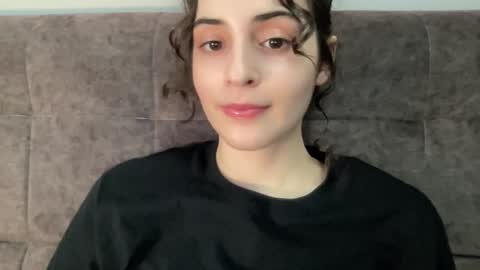 Snapshot of wonderland_stia chatting on October 1, 2025, 5:46 am Stia online show from October 1, 2025, 5:46 am