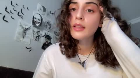 Snapshot of wonderland_stia chatting on October 12, 2025, 10:47 am Stia online show from October 12, 2025, 10:47 am