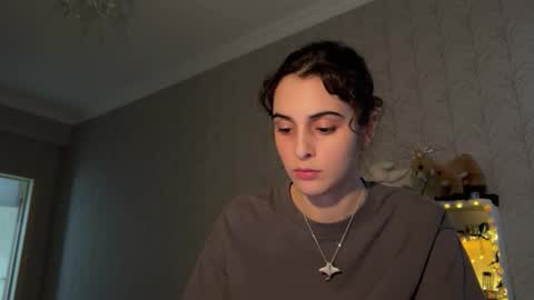 Stia online show from November 25, 2025, 1:00 pm