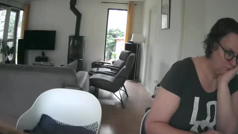 woodwurm and Snoeske online show from February 25, 2025, 3:27 pm