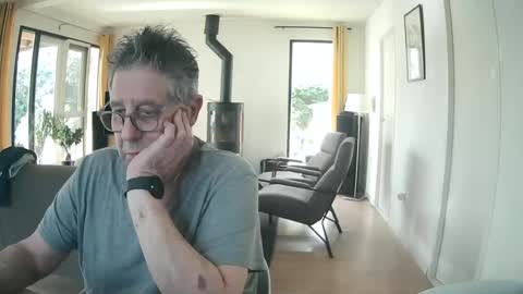 woodwurm and Snoeske online show from February 26, 2025, 1:41 pm