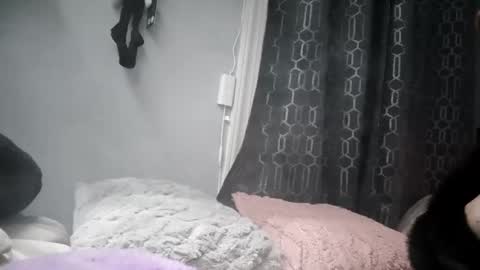 woofwolfxix online show from November 24, 2025, 7:30 am