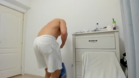 Snapshot of woolfiie chatting on February 19, 2025, 10:42 pm Wolfie online show from February 19, 2025, 10:42 pm