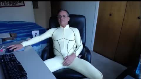 Large one  online show from October 12, 2025, 12:37 pm