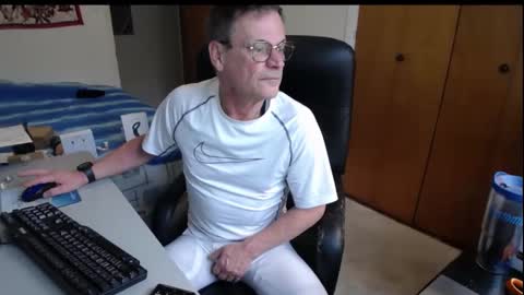 Large one  online show from November 9, 2025, 1:09 pm