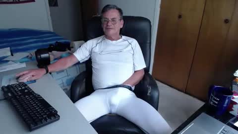 Large one  online show from April 18, 2026, 1:26 pm