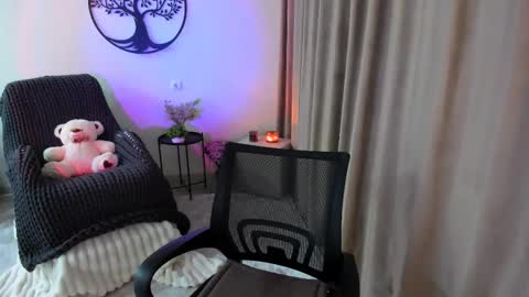 Snapshot of worldofkim chatting on October 8, 2025, 3:31 pm dudetta Kim online show from October 8, 2025, 3:31 pm