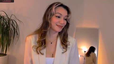 worldsbaby online show from October 17, 2025, 6:21 pm