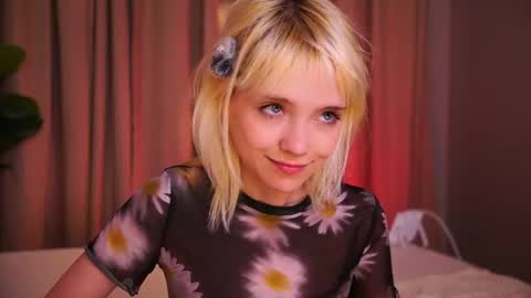 wow_angel online show from July 28, 2026, 11:17 am