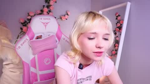 wow_angel online show from July 29, 2026, 7:28 am