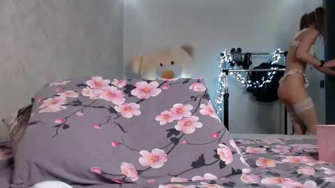 Snapshot of wow_blonde chatting on October 12, 2025, 11:53 am Lily online show from October 12, 2025, 11:53 am