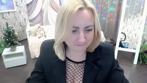 Snapshot of wow_co chatting on December 17, 2024, 2:00 pm wow_co online show from December 17, 2024, 2:00 pm