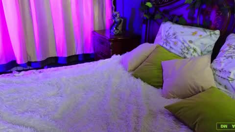 Evelin online show from April 18, 2026, 7:07 pm