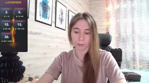 Anna  online show from November 30, 2025, 2:43 pm