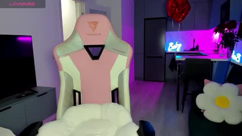 Emi online show from February 24, 2026, 4:10 am