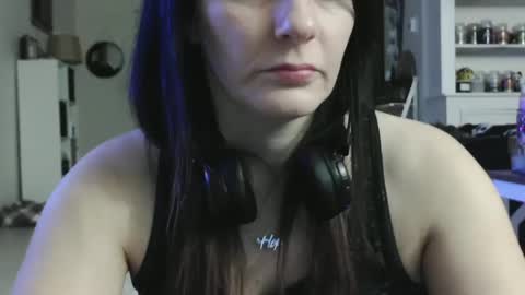 Snapshot of wrenleigh chatting on December 22, 2024, 9:11 am Crystal Lake online show from December 22, 2024, 9:11 am