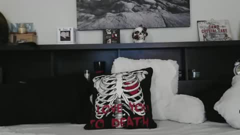 Snapshot of wrenleigh chatting on January 20, 2025, 5:37 am Crystal Lake online show from January 20, 2025, 5:37 am