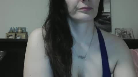 Snapshot of wrenleigh chatting on February 14, 2025, 6:45 am Crystal Lake online show from February 14, 2025, 6:45 am