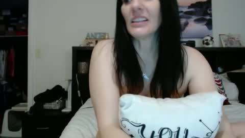 Snapshot of wrenleigh chatting on October 4, 2025, 6:33 am Crystal Lake online show from October 4, 2025, 6:33 am