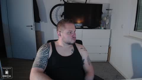 Snapshot of x19marco93x chatting on December 5, 2024, 6:33 pm x19marco93x online show from December 5, 2024, 6:33 pm