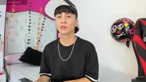 Snapshot of xaandergrey chatting on October 17, 2025, 7:38 pm xaanderGrey online show from October 17, 2025, 7:38 pm