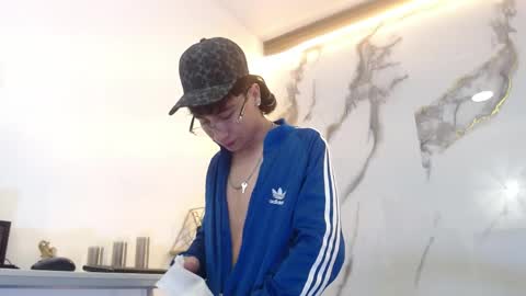 xandergrey8 online show from April 10, 2026, 11:37 am