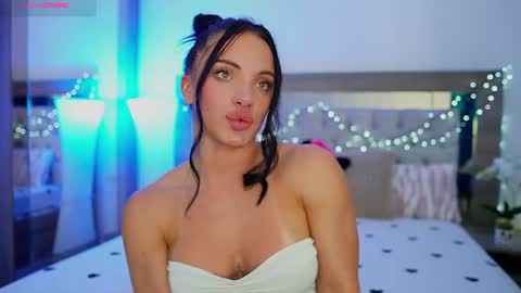 Alexandra online show from June 15, 2026, 9:50 pm