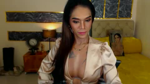 THALIA MOUNT online show from December 20, 2024, 6:35 pm