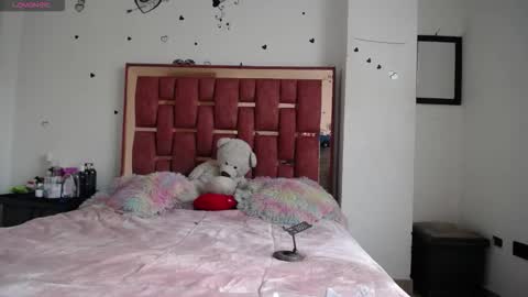 xayu online show from November 10, 2025, 7:46 pm