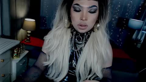 Zhavia online show from October 25, 2025, 6:46 pm