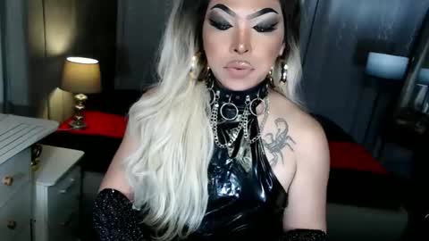 Zhavia online show from November 16, 2025, 6:35 pm