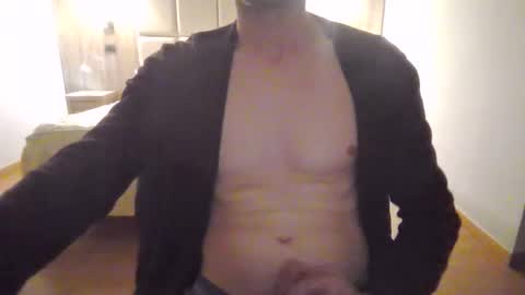 Snapshot of xemx chatting on April 8, 2026, 8:31 pm Ryansex online show from April 8, 2026, 8:31 pm