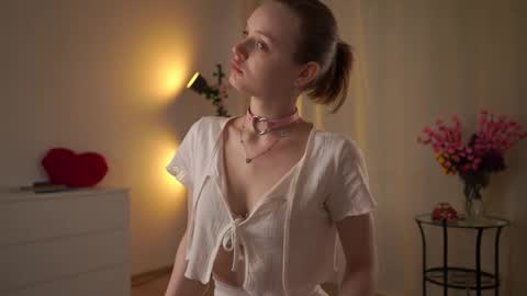 Luna and Lina online show from November 13, 2025, 4:11 am