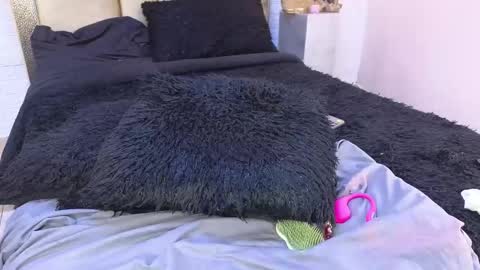 ximena online show from November 3, 2025, 11:22 am