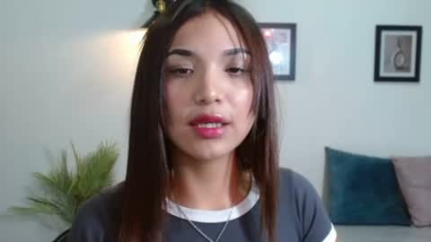 ximenna_bu online show from June 19, 2026, 7:39 pm