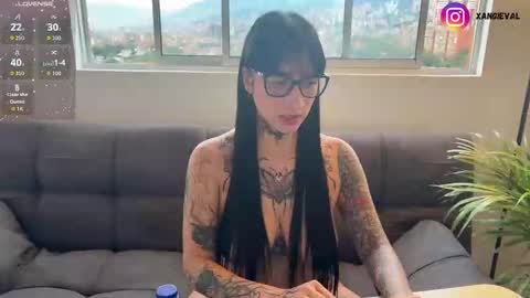 xisisxx online show from September 12, 2025, 10:43 pm